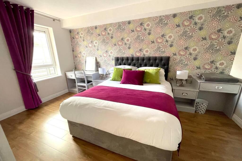 Apartamento Ocean View Penthouse, The Harbour Mill, Westport Exterior foto