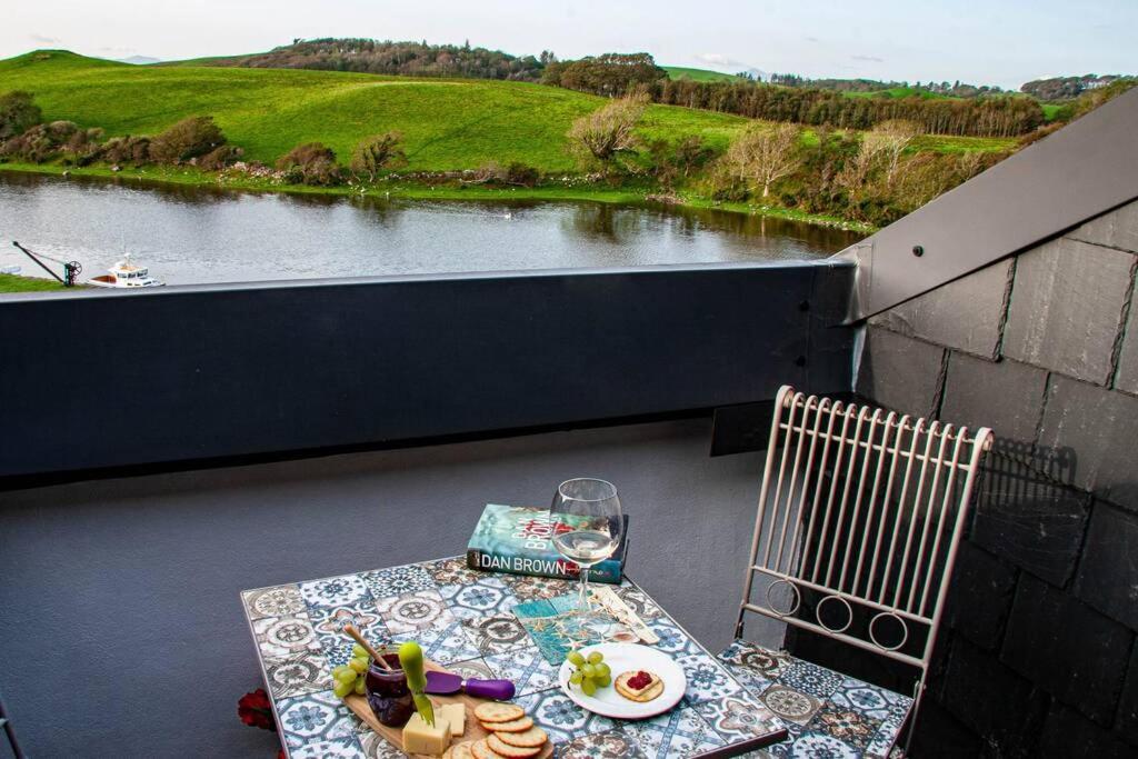 Apartamento Ocean View Penthouse, The Harbour Mill, Westport Exterior foto