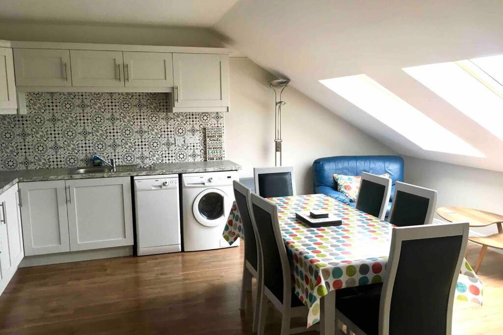 Apartamento Ocean View Penthouse, The Harbour Mill, Westport Exterior foto